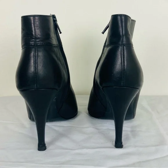 J. Crew made in Italy black leather heeled ankle booties. Size 8.5 - Picture 4 of 8